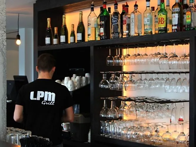 Adventure Valley Sporthouse 2*