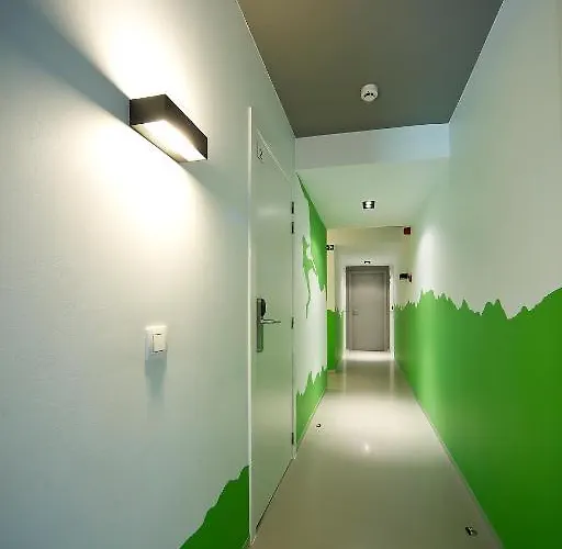 Adventure Valley Sporthouse 2*